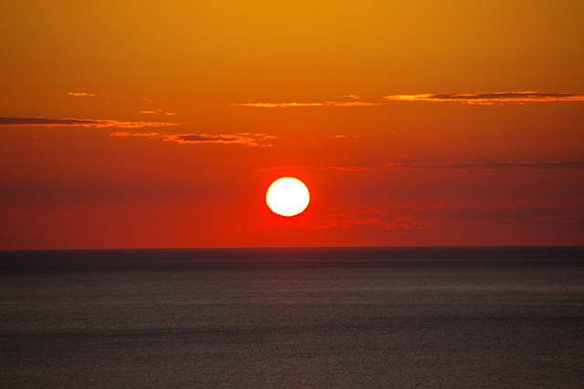 沈みゆく夕日の写真素材 フリー