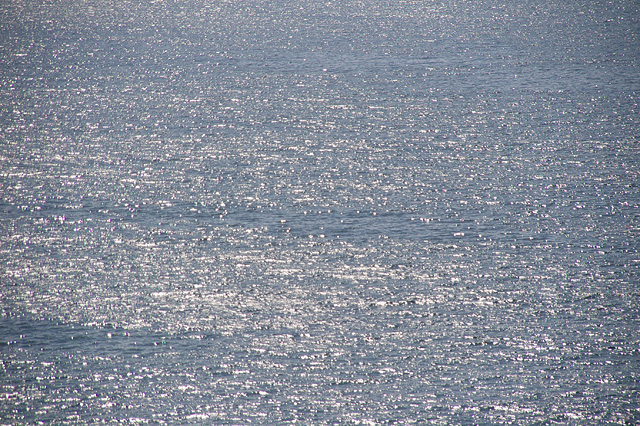 反射する海面の写真素材 フリー