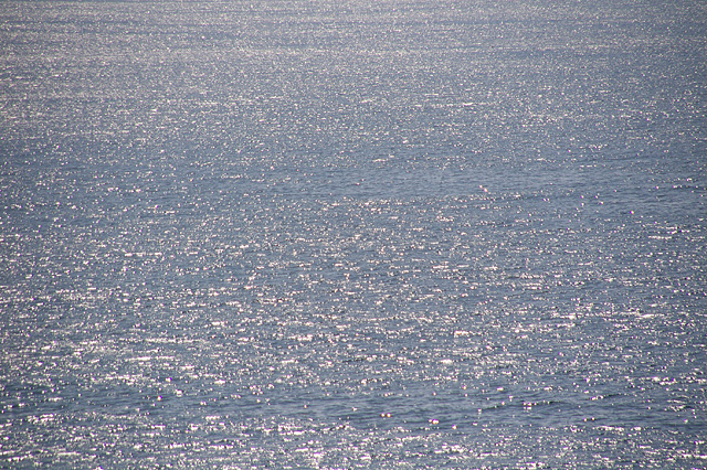 反射する海面の無料写真素材