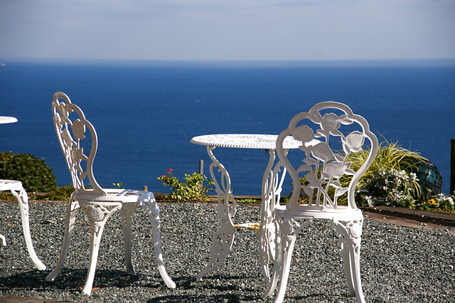 海が見える椅子の写真素材 フリー