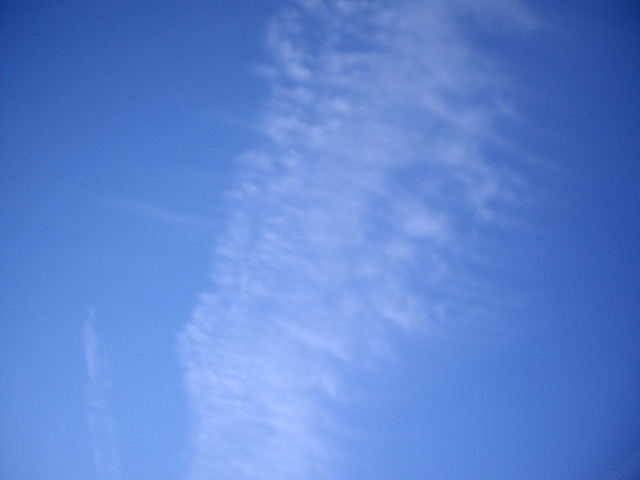 ぼんやりした空と雲の写真素材 フリー