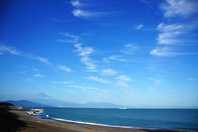 澄み渡った青空と富士山の写真素材 フリー