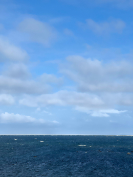 オホーツク海の水平線のフリー写真素材