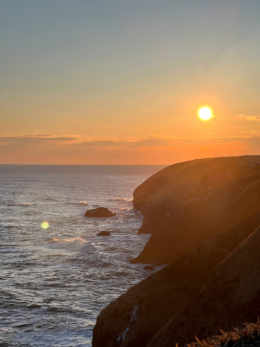 岬から見た夕焼けの無料写真素材
