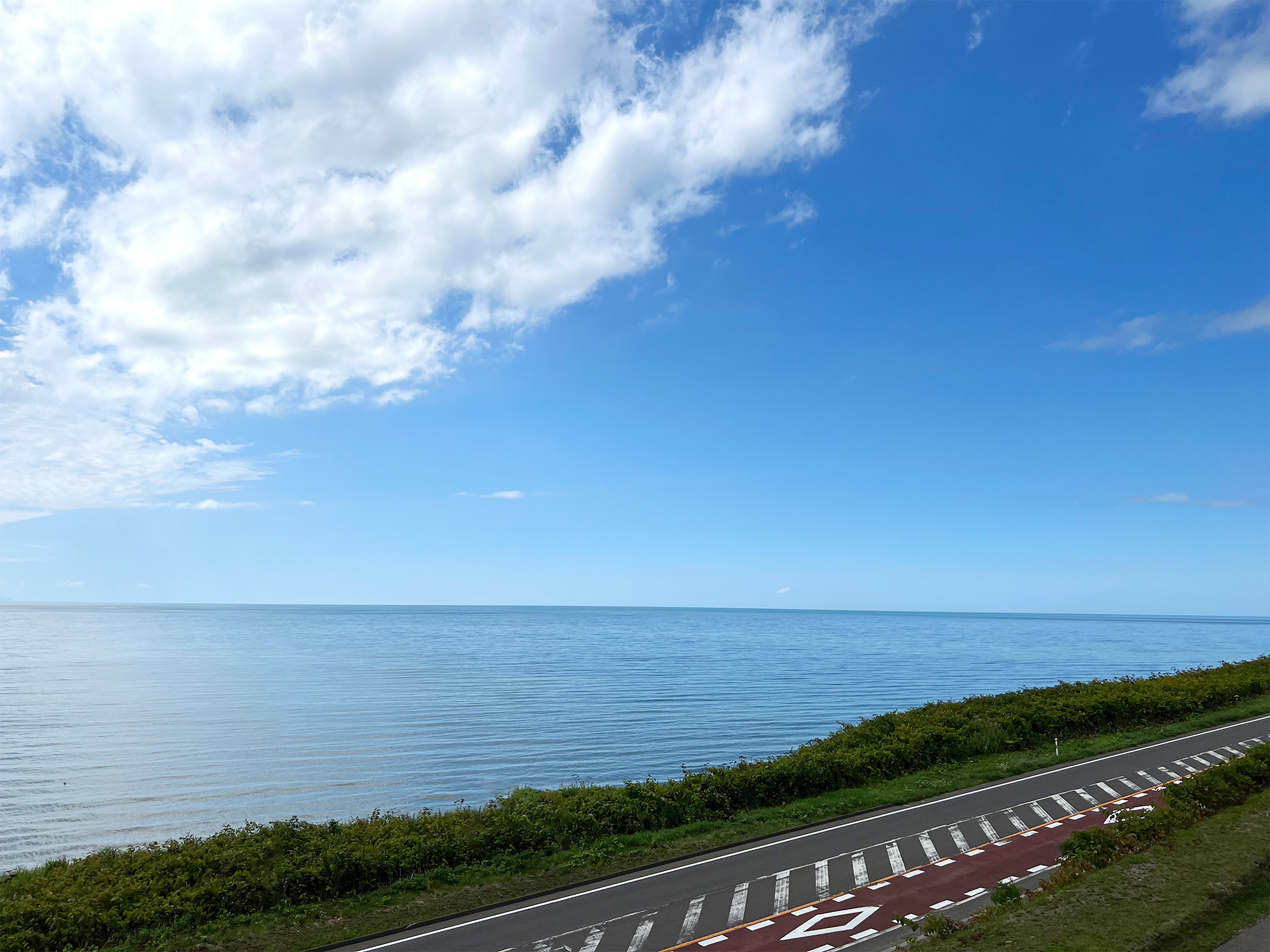 北海道のオロロンラインからの海の写真のフリー素材