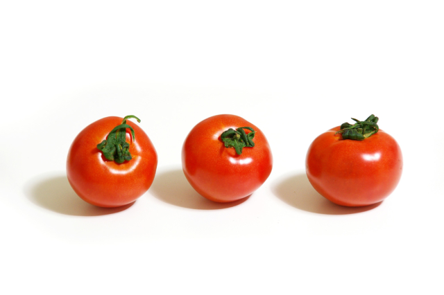 ３つのトマトのフリー画像素材