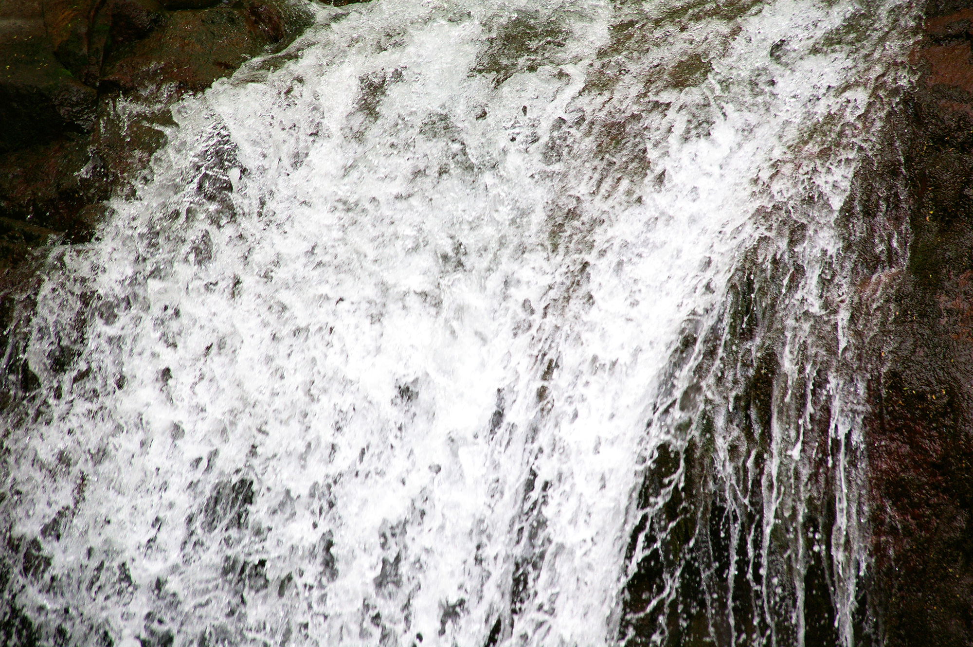 滝の水のフリー写真素材