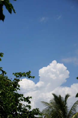 入道雲と青空のフリー写真素材