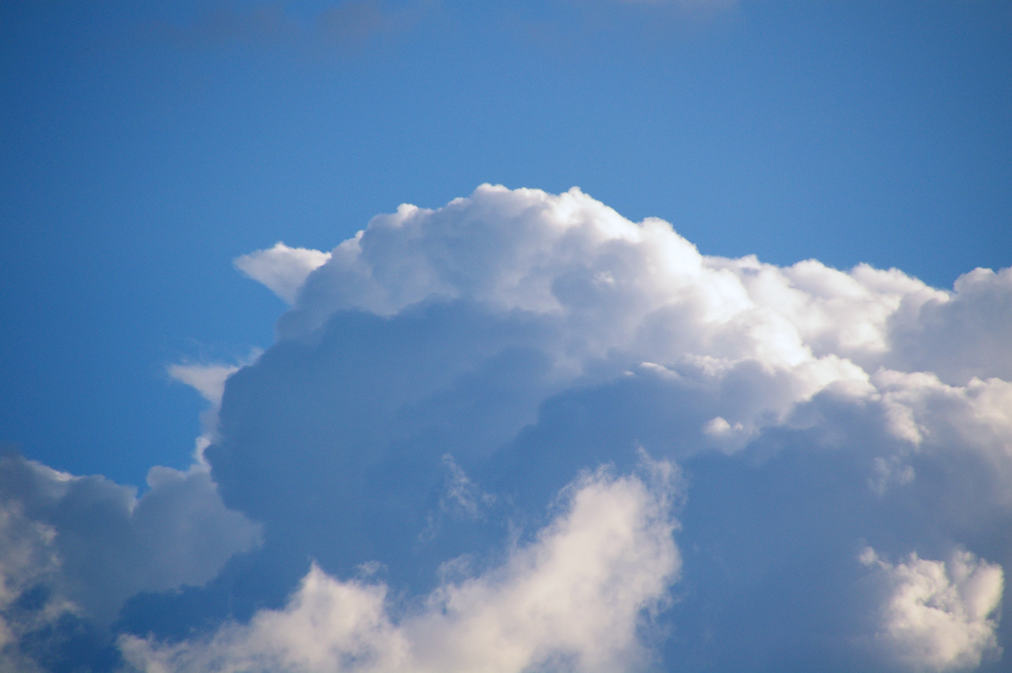 大きな雲のフリー写真素材