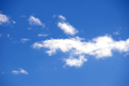 雲と青空のフリー写真素材