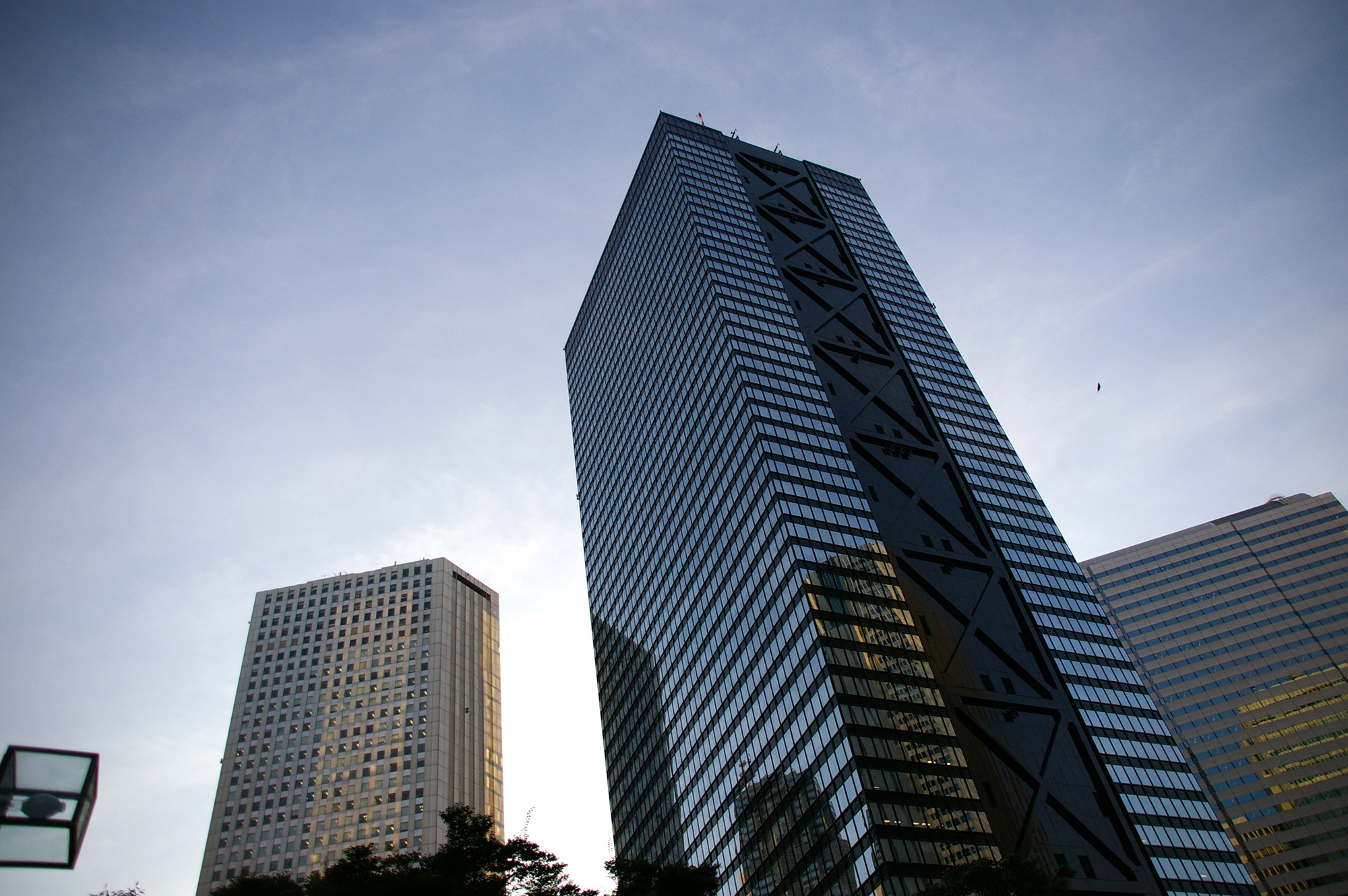 西新宿のビルの無料写真素材