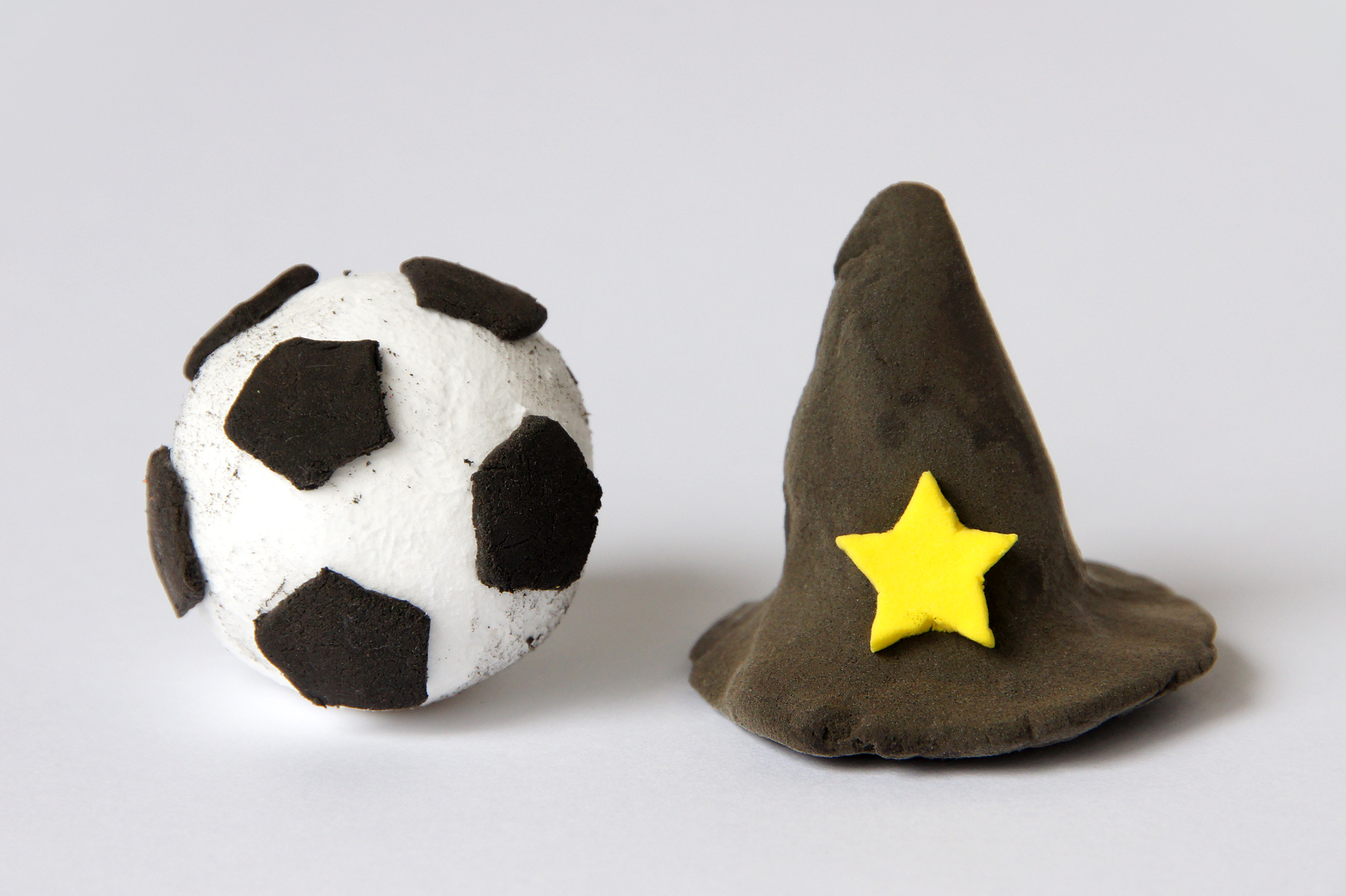 サッカーボールと魔法使いの帽子